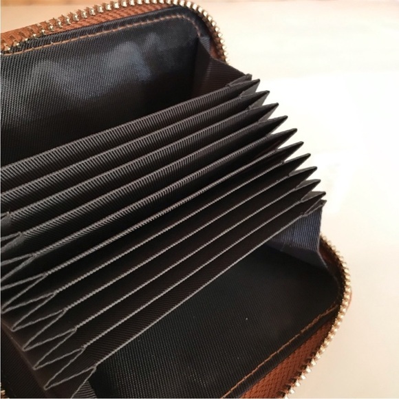 💰Kattee NWOT Leather Zipper 11 Slot Card / ID Holder in Smooth Caramel - Picture 3 of 6